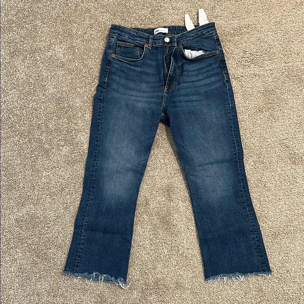 Zara Blue Cropped Jeans with Vintage Appeal